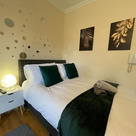 The Islington Hub Apartment London Bagian luar foto